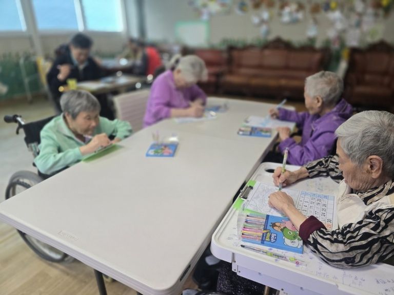 2025년 6월 달력만들기 프로그램 활동입니다. (2025. 06. 05)