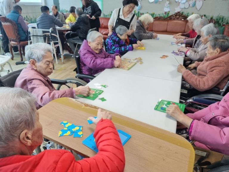 퍼즐맞추기 프로그램 활동입니다. (2024. 12. 05)