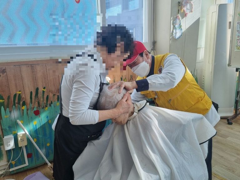 이미용서비스로 어르신들의 몸단장을 새로이 하였습니다. (2025. 01. 24)