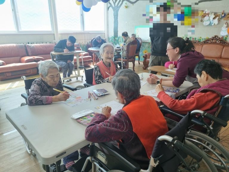 2024년 4월 달력만들기 프로그램 활동입니다. (2024. 04. 01)