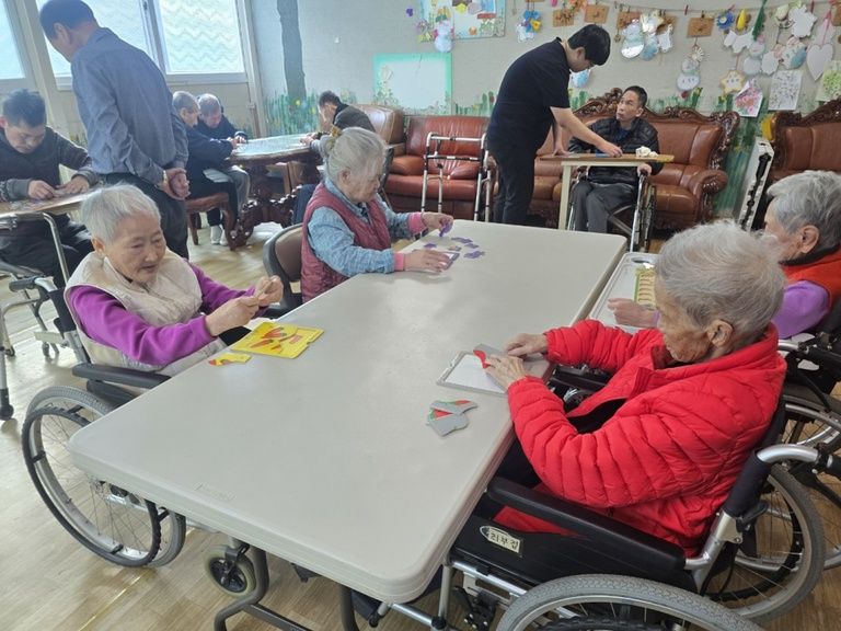 퍼즐맞추기 프로그램 활동입니다. (2025. 10. 20)